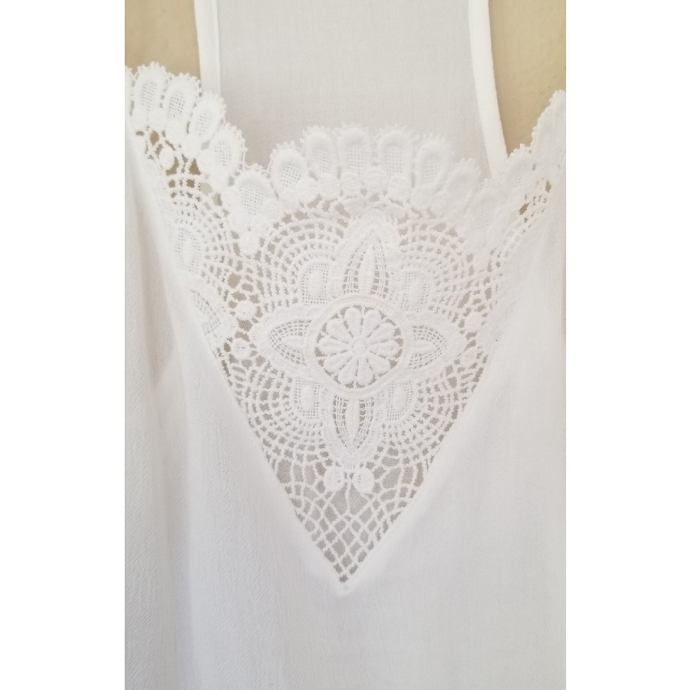 3/$20⭐ Forever 21 White lace racerback crop top - Picture 3 of 5